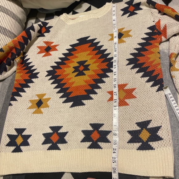Geometric Patterned Cream Sweater Western Southwestern Aztec - Picture 4 of 4
